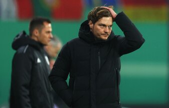 Dortmunds Trainer Edin Terzic (r) ist nach der Niederlage gegen RB Leipzig «extrem enttäuscht». Dortmunds Trainer Edin Terzic (r) ist nach der Niederlage gegen RB Leipzig «extrem enttäuscht».