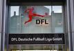 Das Logo der Deutschen Fußball Liga GmbH (DFL) am Eingang der DFL-Zentrale in Frankfurt/Main.