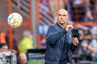 Bochums Trainer Thomas Letsch am Spielfeldrand. Bochums Trainer Thomas Letsch am Spielfeldrand.