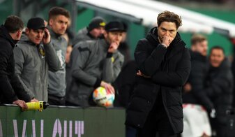 Dortmunds Trainer Edin Terzic gibt sich weiter kämpferisch. Dortmunds Trainer Edin Terzic gibt sich weiter kämpferisch.