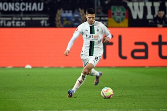 Mittelfeldstratege Julian Weigl steht bei Borussia Mönchengladbach vor seinem Kader-Comeback. Mittelfeldstratege Julian Weigl steht bei Borussia Mönchengladbach vor seinem Kader-Comeback.