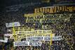 Dortmunds Fans protestieren gegen Investoren im Fußball mit Transparenten mit den Aufschriften: «DFL Hurensöhne», «Die Liga gehört uns ...», «Gegen Investoren», «Die Milliarden im Blick», 