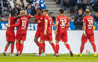 Torschütze Amadou Haidara (l) von RB Leipzig jubelt mit Teamkollegen nach seinem Treffer zum 1:0. Torschütze Amadou Haidara (l) von RB Leipzig jubelt mit Teamkollegen nach seinem Treffer zum 1:0.
