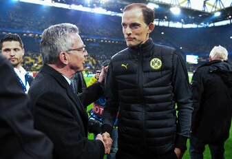 2017: Thomas Tuchel (r) gibt vor dem Spiel Bundesinnenminister Thomas de Maizière (CDU) die Hand. 2017: Thomas Tuchel (r) gibt vor dem Spiel Bundesinnenminister Thomas de Maizière (CDU) die Hand.