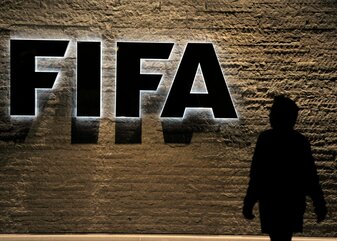 Mehr als 6500 Personen aus insgesamt 138 Mitgliedsverbänden haben sich für die erste Vermittlerprüfung der FIFA angemeldet. Mehr als 6500 Personen aus insgesamt 138 Mitgliedsverbänden haben sich für die erste Vermittlerprüfung der FIFA angemeldet.