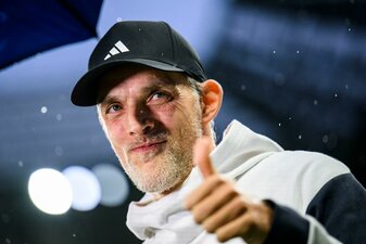 Münchens Trainer Thomas Tuchel steht vor dem Spiel im Stadion. Münchens Trainer Thomas Tuchel steht vor dem Spiel im Stadion.