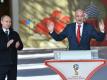 Infantino (r.) glaubt an sichere WM 2018 in Russland (Quelle: SID-IMAGES)