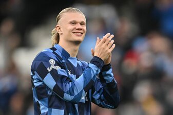 Beim 3:1-Sieg von Manchester City gegen Leicester City traf Erling Haaland doppelt. Beim 3:1-Sieg von Manchester City gegen Leicester City traf Erling Haaland doppelt.