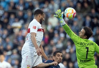 Bochums Torhüter Manuel Riemann war nach dem Spiel gegen Stuttgart mit Fans aneinandergeraten. Bochums Torhüter Manuel Riemann war nach dem Spiel gegen Stuttgart mit Fans aneinandergeraten.