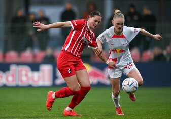 Freiburgs Giovanna Hoffmann (l) im Laufduell mit der Leipzigerin Victoria Krug. Freiburgs Giovanna Hoffmann (l) im Laufduell mit der Leipzigerin Victoria Krug.