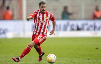 Josip Juranovic von Union Berlin spielt den Ball. Josip Juranovic von Union Berlin spielt den Ball.