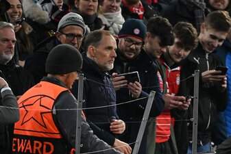Bayern-Trainer Thomas Tuchel wurde vom Schiedsrichter auf die Tribüne geschickt. Bayern-Trainer Thomas Tuchel wurde vom Schiedsrichter auf die Tribüne geschickt.