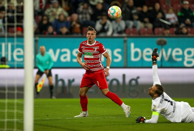 Ermedin Demirovic steht den Augsburgern wieder zur Verfügung.