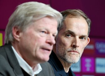 Trotz zuletzt enttäuschender Resultate lobt Bayern-Coach Thomas Tuchel (r) die Zusammenarbeit mit Vorstandschef Oliver Kahn. Trotz zuletzt enttäuschender Resultate lobt Bayern-Coach Thomas Tuchel (r) die Zusammenarbeit mit Vorstandschef Oliver Kahn.