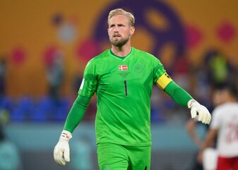 Die Bayern wollten angeblich Kasper Schmeichel als Neuer-Ersatz holen. Die Bayern wollten angeblich Kasper Schmeichel als Neuer-Ersatz holen.