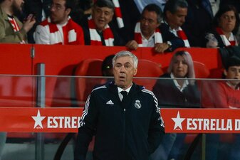 Real Trainer Carlo Ancelotti entschuldigte sich bei den Fans. Real Trainer Carlo Ancelotti entschuldigte sich bei den Fans.
