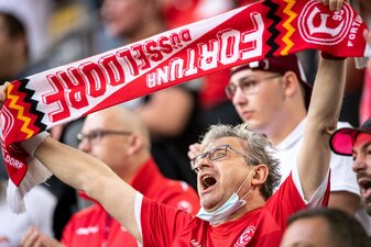 Fans von Fortuna Düsseldorf sollen in der Zukunft kostenlos ins Stadion gehen können. Fans von Fortuna Düsseldorf sollen in der Zukunft kostenlos ins Stadion gehen können.