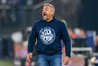 Trainer Thomas Reis kämpft mit dem FC Schalke 04 um den Klassenerhalt. Trainer Thomas Reis kämpft mit dem FC Schalke 04 um den Klassenerhalt.