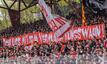 Fans vom 1. FC Union Berlin halten ein Banner mit dem Schriftzug: «Schluss mit dem Vermarktungswahn!».