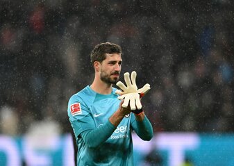 Frankfurts Torwart Kevin Trapp auf dem Platz. Frankfurts Torwart Kevin Trapp auf dem Platz.