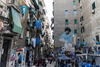 Eine übergroße Wandmalerei in der Via Emanuele de Deo zeigt den ehemaligen argentinischen Fussballspieler Diego Maradona. Eine übergroße Wandmalerei in der Via Emanuele de Deo zeigt den ehemaligen argentinischen Fussballspieler Diego Maradona.