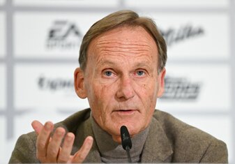 BVB-Chef Hans-Joachim Watzke entschärfte mit seinen Worten die Fehde um Schiedsrichter Sascha Stegemann. BVB-Chef Hans-Joachim Watzke entschärfte mit seinen Worten die Fehde um Schiedsrichter Sascha Stegemann.