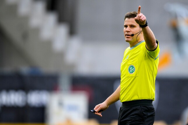 Schiedsrichter Felix Brych verurteilt die Anfeindungen gegen Sascha Stegemann.