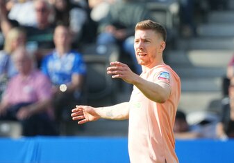 Bislang hat es laut Weiser noch keinen Kontakt zur algerischen Nationalmannschaft gegeben. Bislang hat es laut Weiser noch keinen Kontakt zur algerischen Nationalmannschaft gegeben.