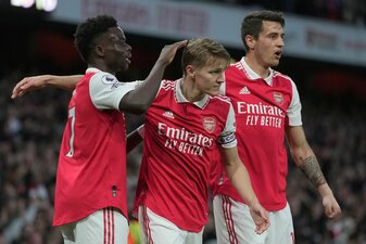 Arsenals Martin Odegaard (M) traf beim 3:1-Sieg gegen Chelsea doppelt. Arsenals Martin Odegaard (M) traf beim 3:1-Sieg gegen Chelsea doppelt.