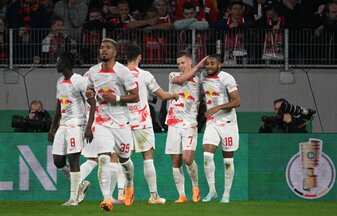 Die Leipziger sind souverän ins Finale des DFB-Pokals eingezogen. Die Leipziger sind souverän ins Finale des DFB-Pokals eingezogen.