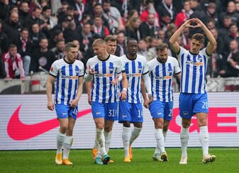 Herthas Marc-Oliver Kempf (r) bejubelt seinen Treffer zum 1:0 neben Jonjoe Kenny (l-r), Morton Dardai, Dodi Lukebakio und Lucas Tousart. Herthas Marc-Oliver Kempf (r) bejubelt seinen Treffer zum 1:0 neben Jonjoe Kenny (l-r), Morton Dardai, Dodi Lukebakio und Lucas Tousart.