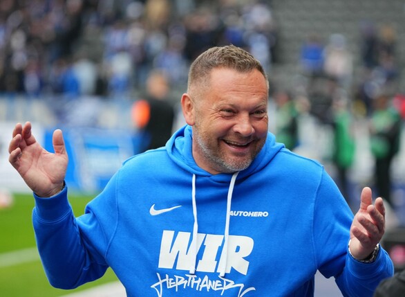 Herthas Cheftrainer Pal Dardai lacht vor dem Spiel. Auch danach gab es Grund zur guten Laune.