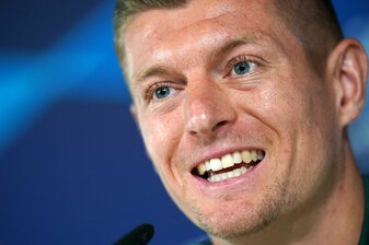 Toni Kroos lässt sich durch Äußerungen aus Endland nicht aus der Ruhe bringen. Toni Kroos lässt sich durch Äußerungen aus Endland nicht aus der Ruhe bringen.