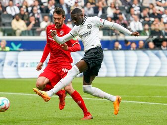 Sieg nach Glasner-Beben: Frankfurt beendet Negativserie Sieg nach Glasner-Beben: Frankfurt beendet Negativserie