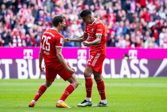 Der "Dosenöffner": Nach seinem Treffer zum 1:0 brechen die Emotionen aus Thomas Müller (l) heraus. Der "Dosenöffner": Nach seinem Treffer zum 1:0 brechen die Emotionen aus Thomas Müller (l) heraus.