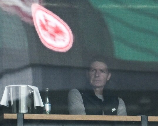 Auf Grund seiner Rotsperre musste sich Oliver Glasner den Sieg seiner Mannschaft gegen Mainz 05 aus der Loge anschauen.