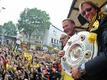 Jürgen Klopp (r) und Hans-Joachim Watzke bei der Meisterfeier 2011.