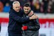 Freiburgs Trainer Christian Streich (l) und Vincenzo Grifo haben ein gutes Verhältnis zueinander.