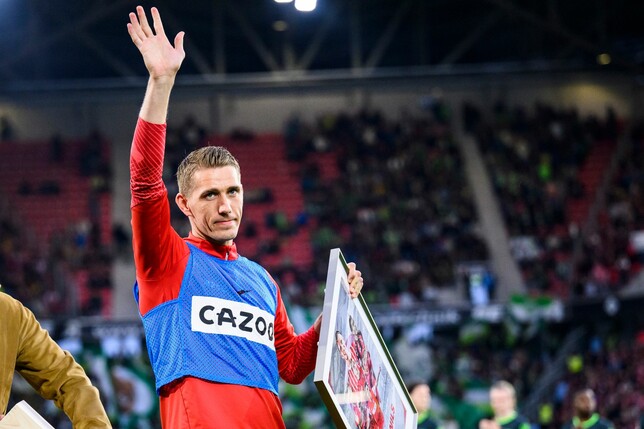 Freiburgs Rekordtorjäger Nils Petersen wurde vor dem Spiel gegen Wolfsburg verabschiedet.