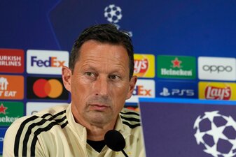 Roger Schmidt, Trainer von Benfica Lissabon, während einer Pressekonferenz. Roger Schmidt, Trainer von Benfica Lissabon, während einer Pressekonferenz.