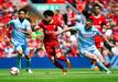 Luis Diaz (M) und Liverpool kassierten im Kampf um die Champions-League-Qualifikation einen Rückschlag.