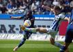 Bochums Christopher Antwi-Adjei (l) gegen Herthas Jonjoe Kenny (r).