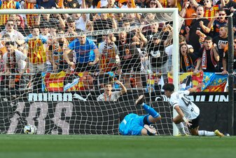 Diego Lopez (r) schoss das einzige Tor der Partie. Diego Lopez (r) schoss das einzige Tor der Partie.