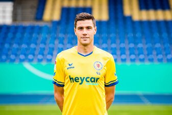 Der frühere Verteidiger wird neuer Sportdirektor der Eintracht. Der frühere Verteidiger wird neuer Sportdirektor der Eintracht.