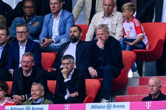 Der FC Bayern hat Hasan Salihamidzic (M) und Oliver Kahn (r) entlassen. Kahns Nachfolger wird Finanzvorstand Jan-Christian Dreesen (l). Der FC Bayern hat Hasan Salihamidzic (M) und Oliver Kahn (r) entlassen. Kahns Nachfolger wird Finanzvorstand Jan-Christian Dreesen (l).
