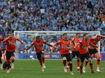 "Wertvollstes Spiel der Welt": Luton steigt nach Sieg auf "Wertvollstes Spiel der Welt": Luton steigt nach Sieg auf