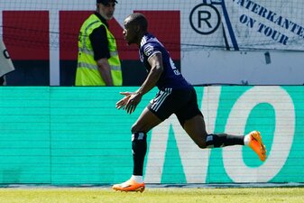 Jean-Luc Dompé jubelt nach seinem Treffer in der dritten Spielminute zum 1:0 für den Hamburger SV. Jean-Luc Dompé jubelt nach seinem Treffer in der dritten Spielminute zum 1:0 für den Hamburger SV.