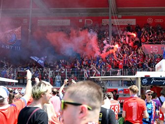 "Das sprengt alle Grenzen": Heidenheim feiert Aufsteiger "Das sprengt alle Grenzen": Heidenheim feiert Aufsteiger
