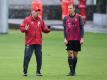 Holger Badstuber im Gespräch mit Bayern-Coach Carlo Ancelotti. Foto: Sven Hoppe