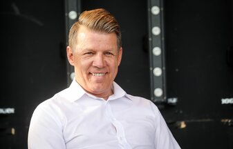 Axel Kahn ist der Bruder von Ex-Bayern-Sportvorstand Oliver Kahn. Axel Kahn ist der Bruder von Ex-Bayern-Sportvorstand Oliver Kahn.